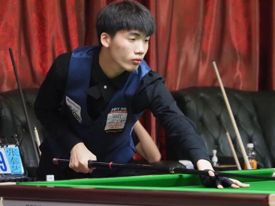 R出现于比 R出现于比