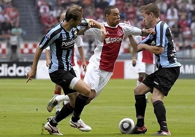 前锋通过 前锋通过